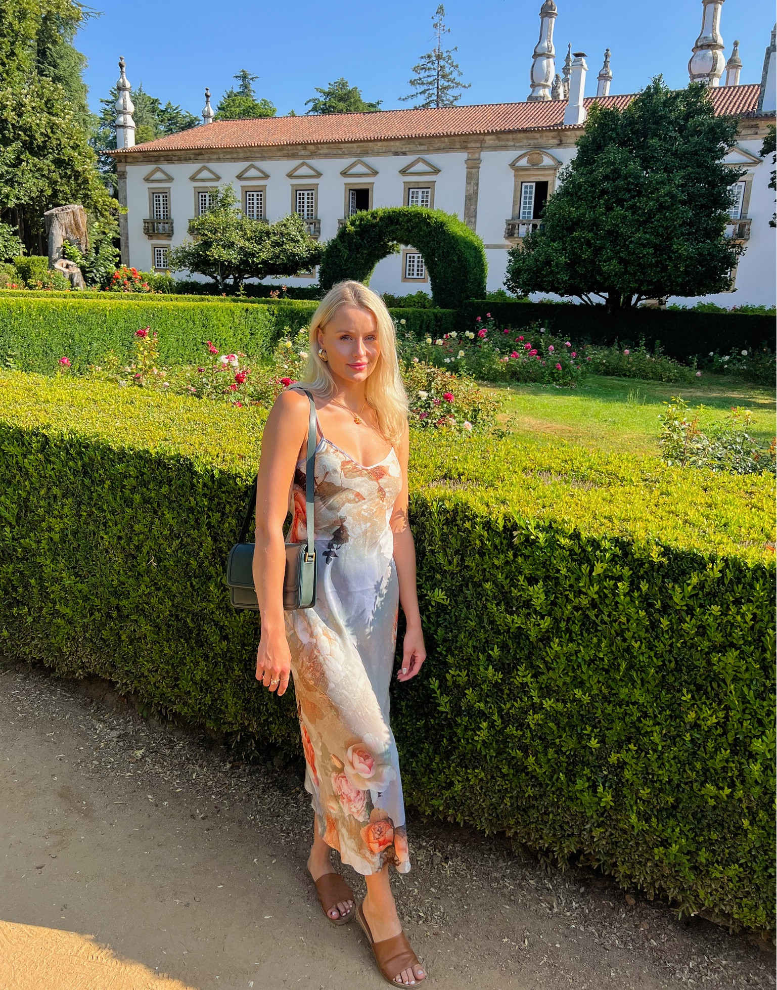 Palace girlie 👑

#LTKeurope #LTKSeasonal #LTKtravel