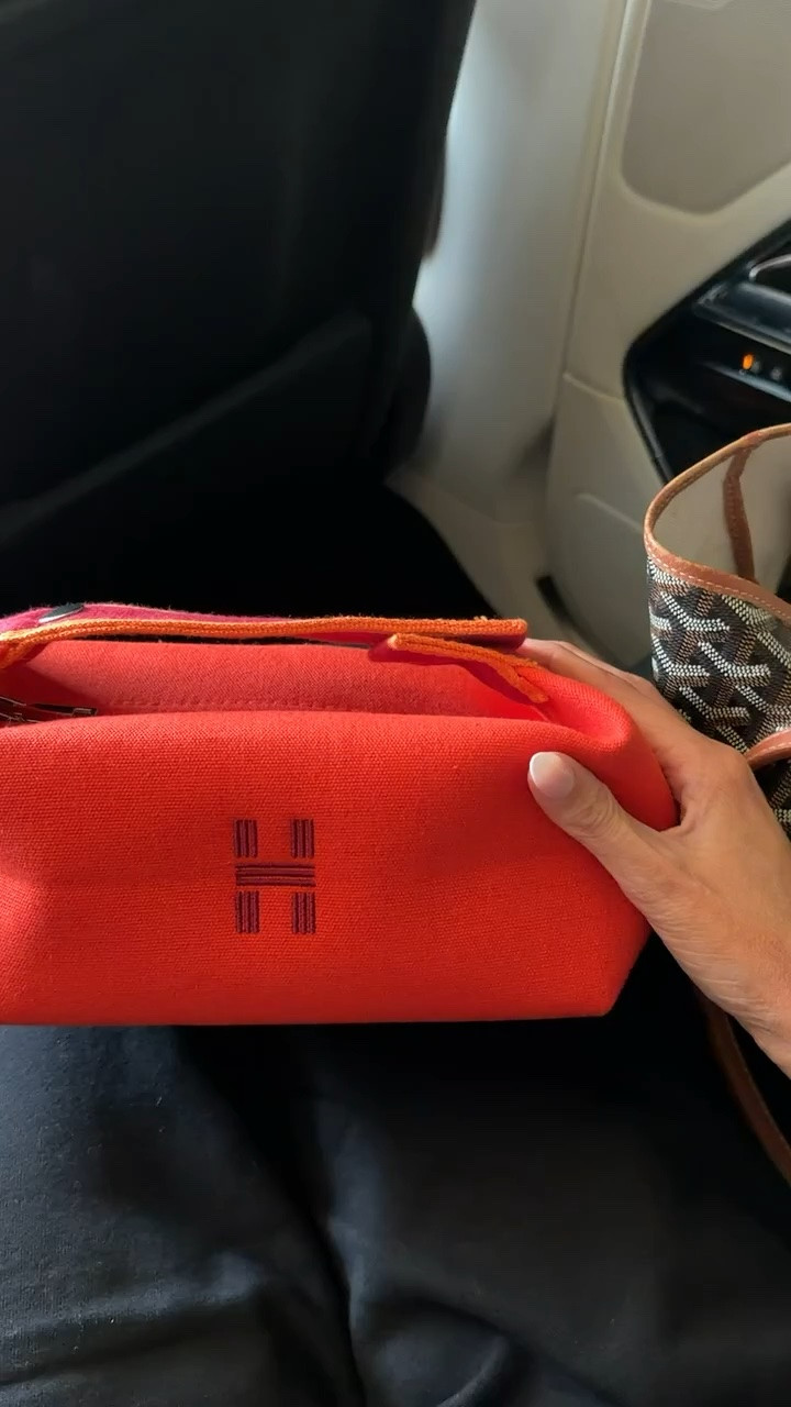 Road tripping!! How cute is this Hermès inspired canvas pouch! It’s Amazon!! Also sharing with you some travel MUST haves! 

Amazon finds, Amazon must haves, Hermès, Hermès lookalikes, Looks for less, Canvas pouches, Travel essentials, Hair clips, Watch cases, Perfume atomizers, Travel perfumes, Travel, Gemme Beauty, Emily Gemma

#LTKTravel #LTKstorytime #LTKdayinmylife