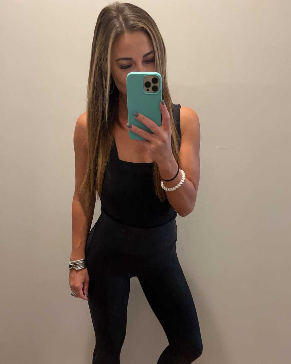 My travel go to outfit- leggings, tank, + the bar sweatshirt. Perfect for layering! 

#LTKStyleTip #LTKSeasonal #LTKTravel