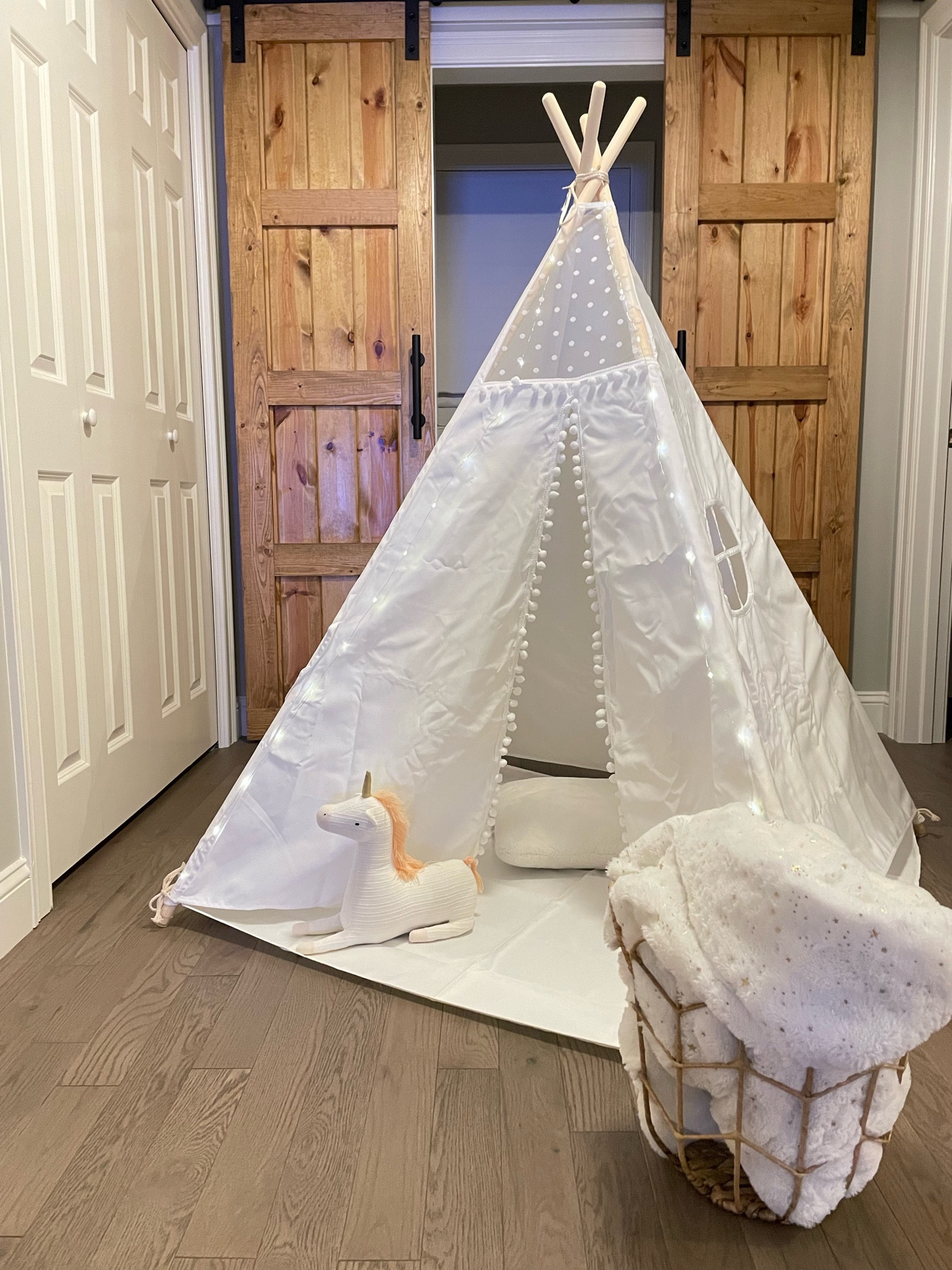 Kids gift idea
Kids teepee 
Play tent for kids 
Girls teepee play