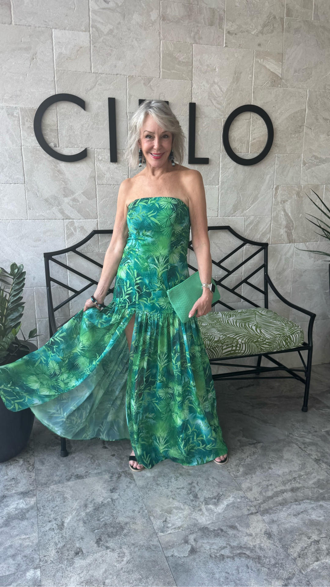 Every girl needs a green palm print dress in her wardrobe. Year after year, it never gets old. Perfect for a vacation 

#LTKParties #LTKOver40 #LTKSaleAlert