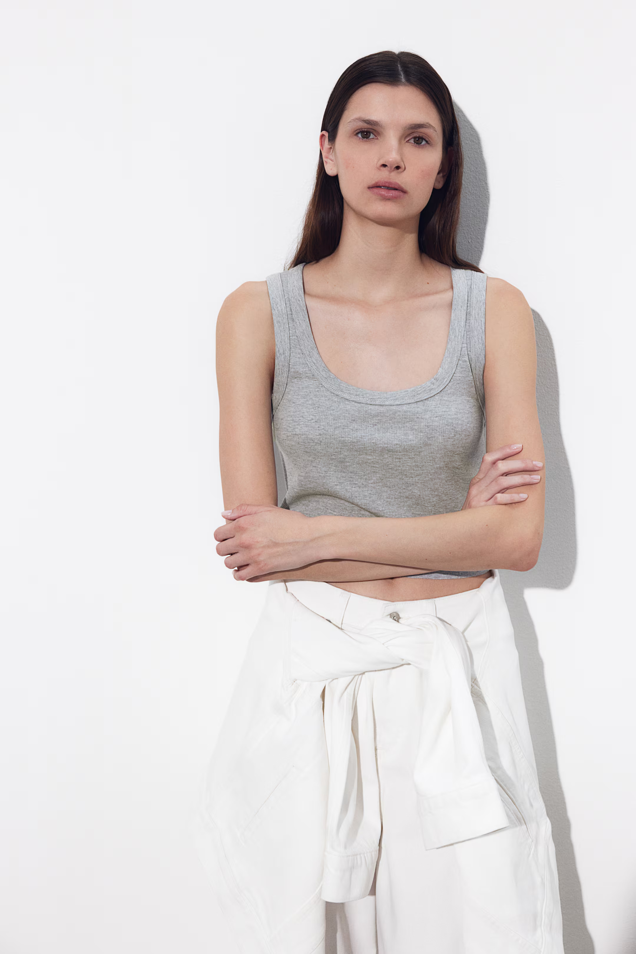 Kurzes Tanktop | H&M (DE, AT, CH, NL, FI)