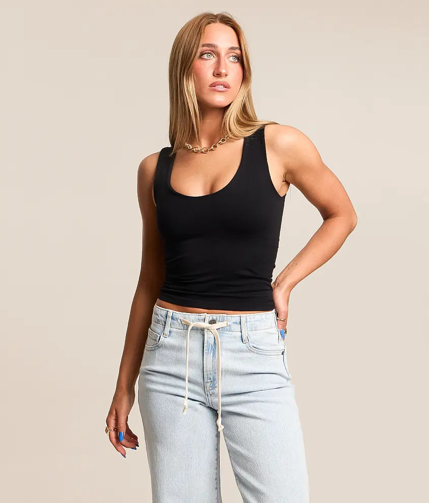 Clean Lines Cropped Muscle Cami Tank Top | Buckle