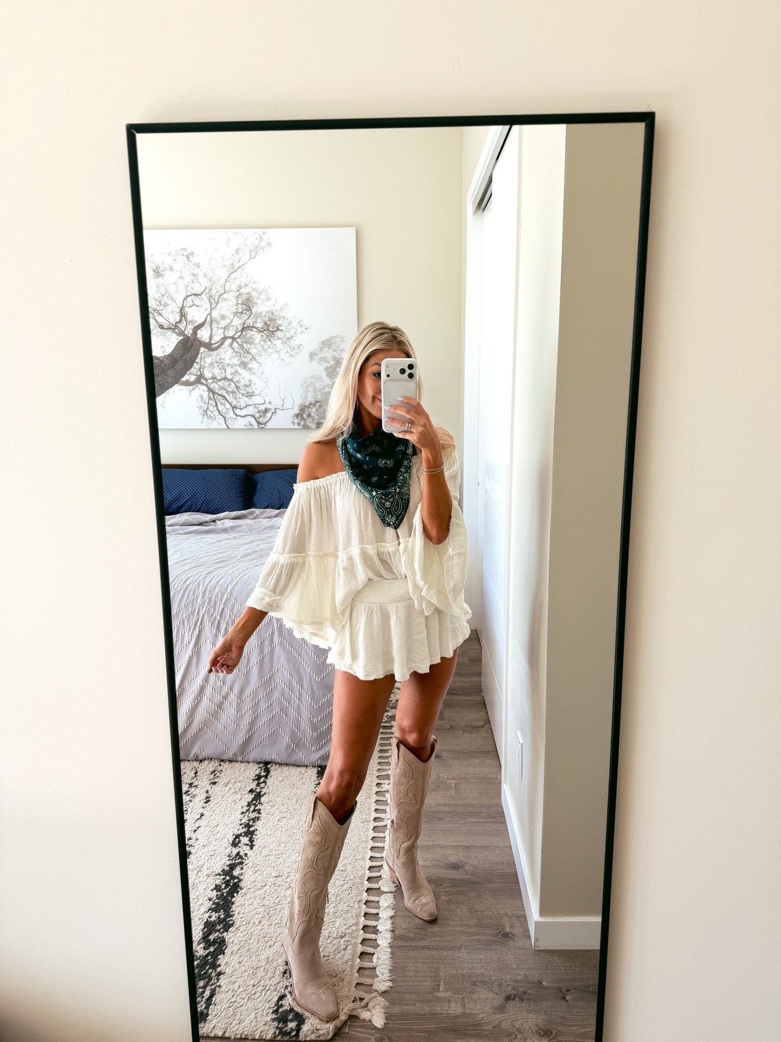 Give me all the Free People looks for summer! This two piece gauze white set is perfect. Paired it with a star bandana and some cowboy boots #ltkunder100 #ltkcountry

#LTKootd