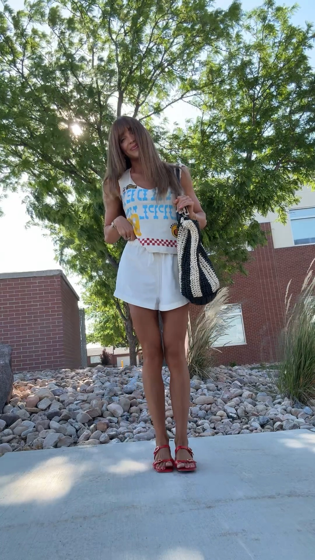 The shirt and shoes 😻😻😻