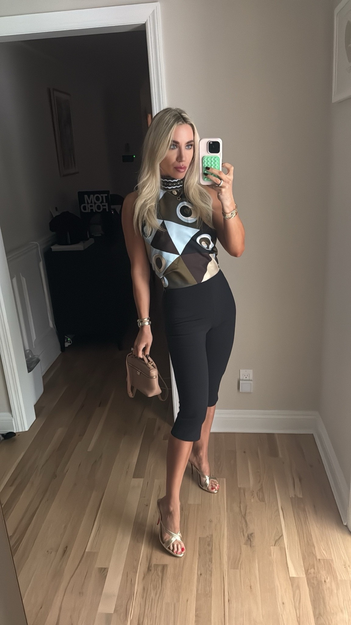 Easy summer outfit 

I’m wearing XS in the Capri