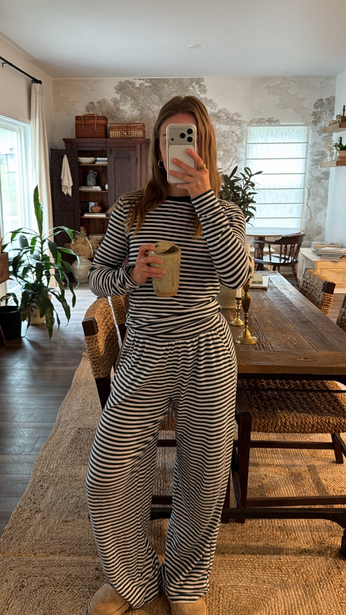 4/19/26 Abercrombie Navy Striped Lounge Set

One of my favorite sets for slow mornings at home 🤍 this navy striped lounge set from Abercrombie is so easy, comfortable, and still feels put together. Perfect for easing into the day—everything is linked here ✨

#LTKmorningroutine