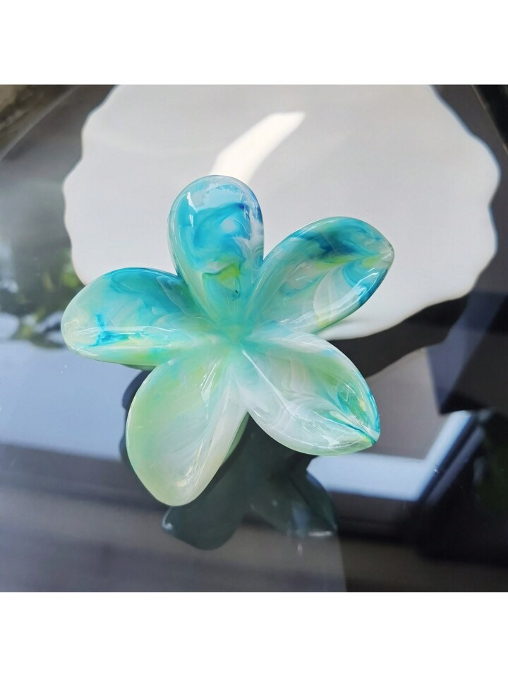 Random Color Shell Design Hair Claw280 new faves46 reviews with img280 new faves46 reviews with i... | SHEIN