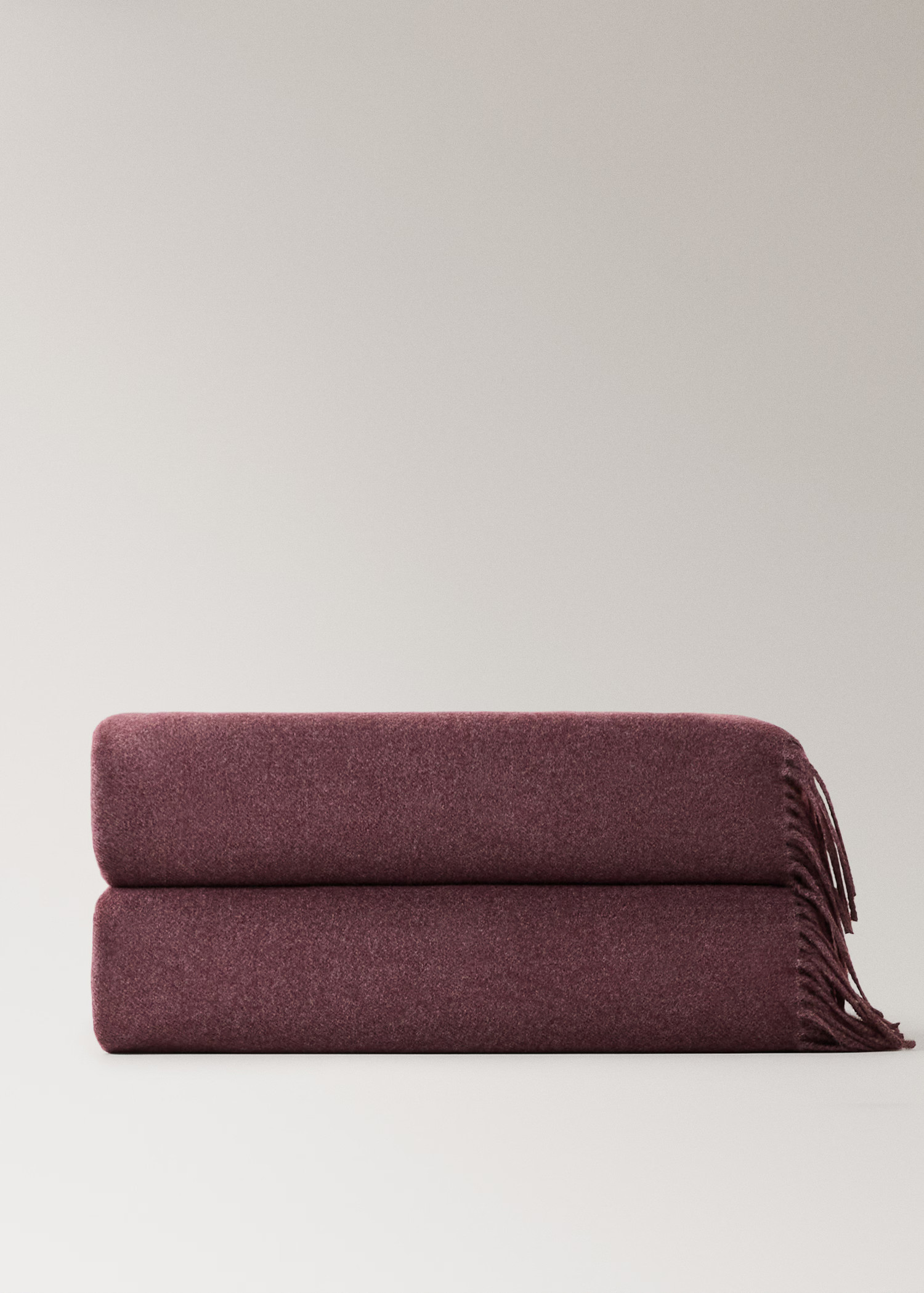 Soft melagne fringed throw blanket - Home | MANGO USA | Mango (US/MX/AU)
