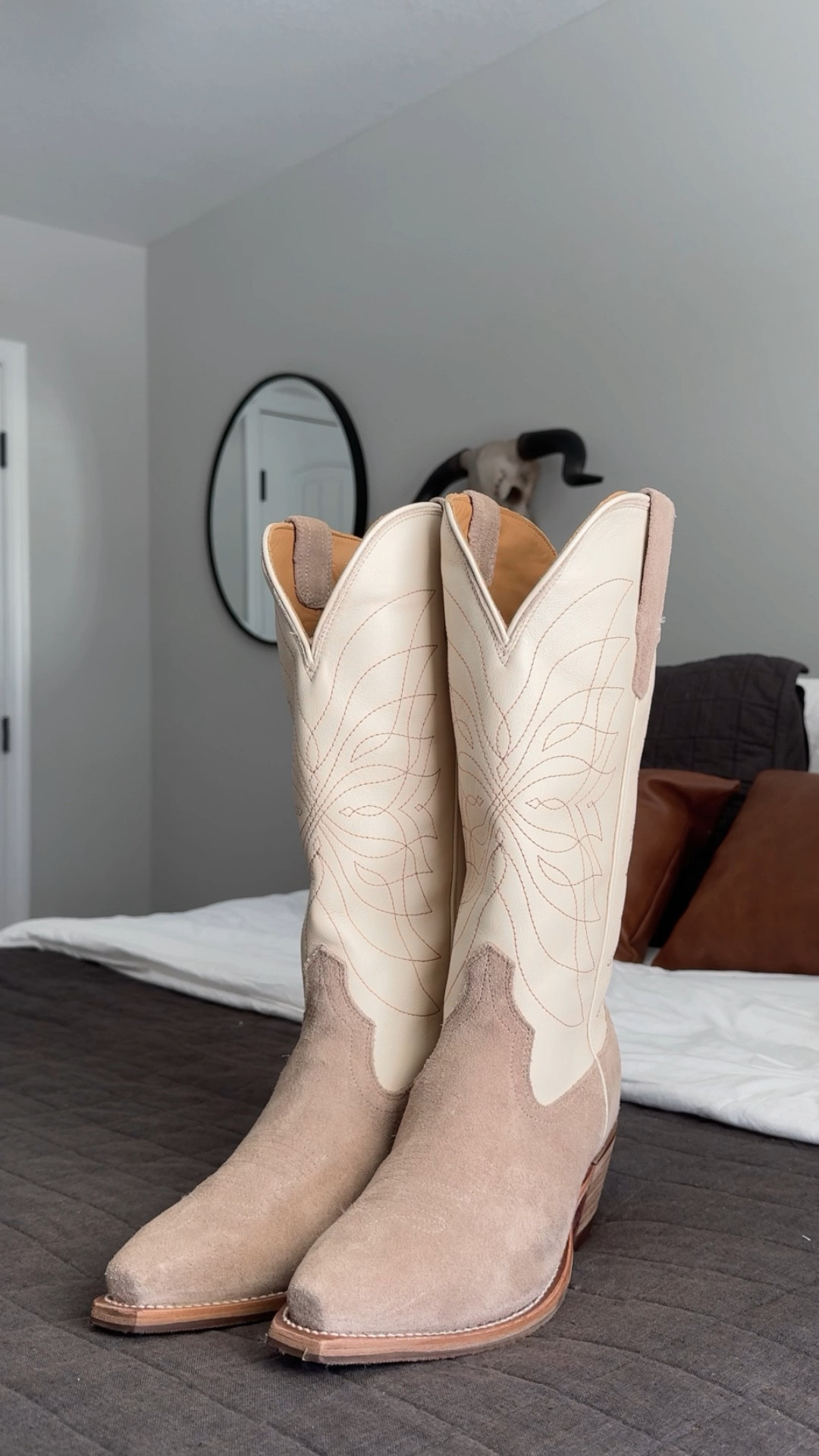 code KIRA10 for first time purchase + i size down half size! 