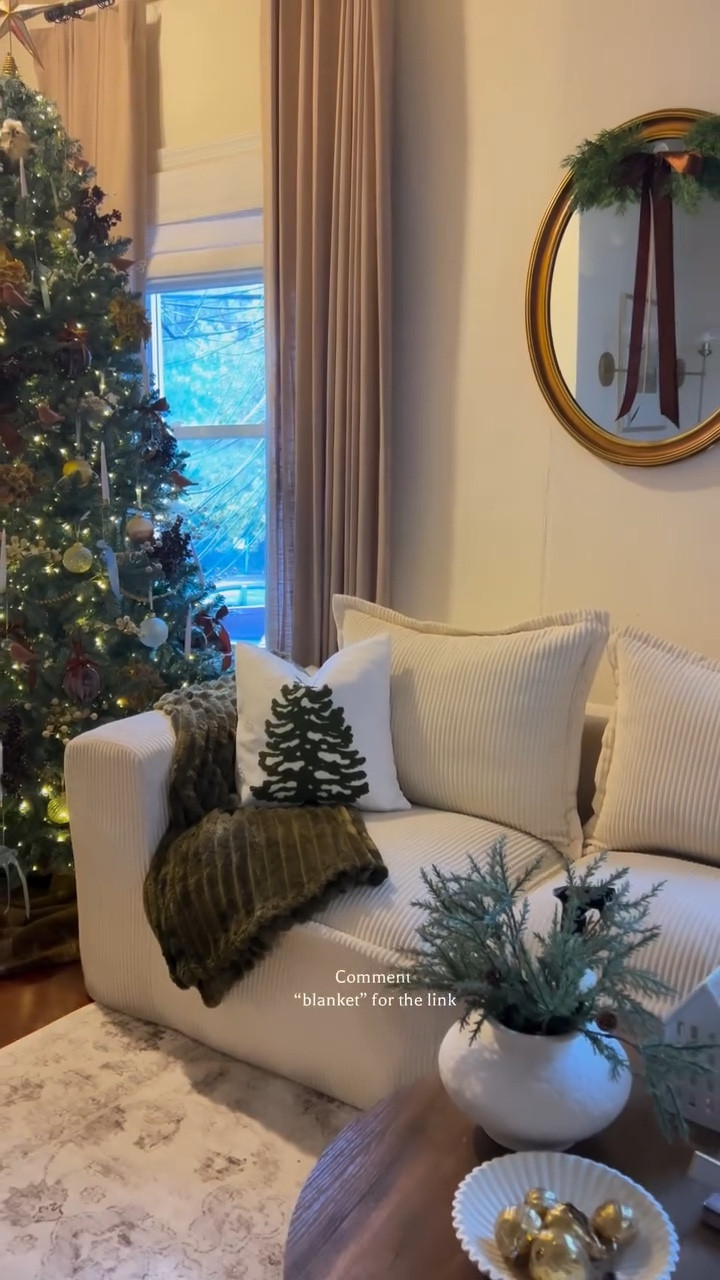Seguimos con la decoración de nuestro hogar 🏡✨

Comenta “link” y te envío el enlace directo a tus mensajes privados 🤍

Gracias a @greisyveras por compartir este Amazon find, la blanket es muy linda y súper suave ✨🧺

#HomeDecor #DecoraciónDelHogar #BlanketLovers #CozyHome #HolidayHome #AestheticHome #HomeDetails #DecorInspo #JennHomeDecor #HomeStyle #LTKHome #LTKFinds #CasaBonita #ChristmasDecor #WinterCozy

#LTKGiftGuide #LTKHoliday #LTKHome