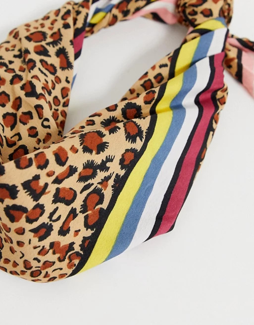 Pieces – Gestreifter Schal mit Leopardenmuster bedruckt | ASOS DE
