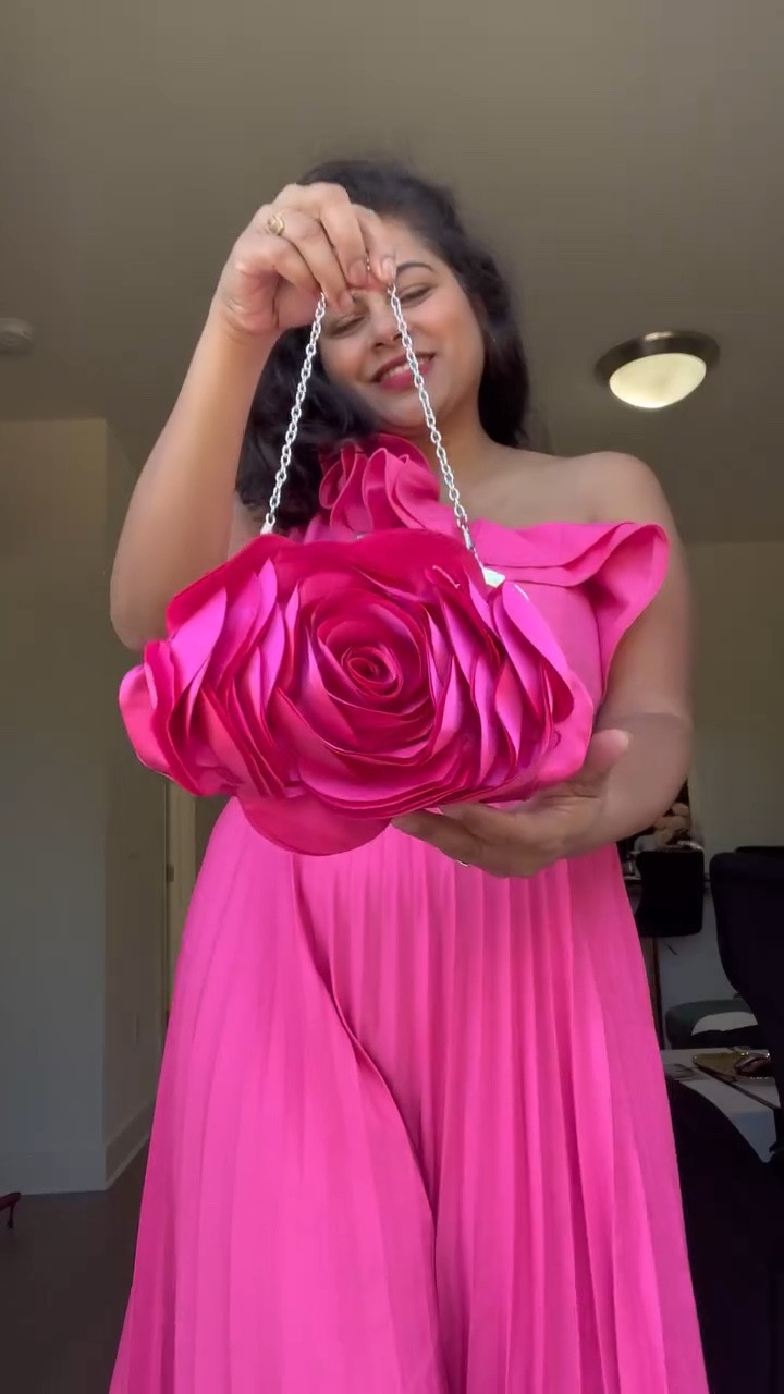 My top 3 floral clutch bags from @amazonfashion under 25$👛
🔗Links of these bags tagged on my LTK profile.

1.Women Evening Clutch Bag Floral Satin Small Purses with Detachable Strap for Wedding, Party, Prom

2.Women Clutch Evening Bag Small Floral Purses with Chain for Wedding, Party, Prom

3.Mini Women Rose Clutch Bags Evening Handbag with Detachable Chain for Wedding Party

#clutch #clutchbag #amazonfinds #amazonfashion #amazondeals #ltkfashion #ltkcreator #ltkit

#LTKItBag #LTKFindsUnder50 #LTKFindsUnder100