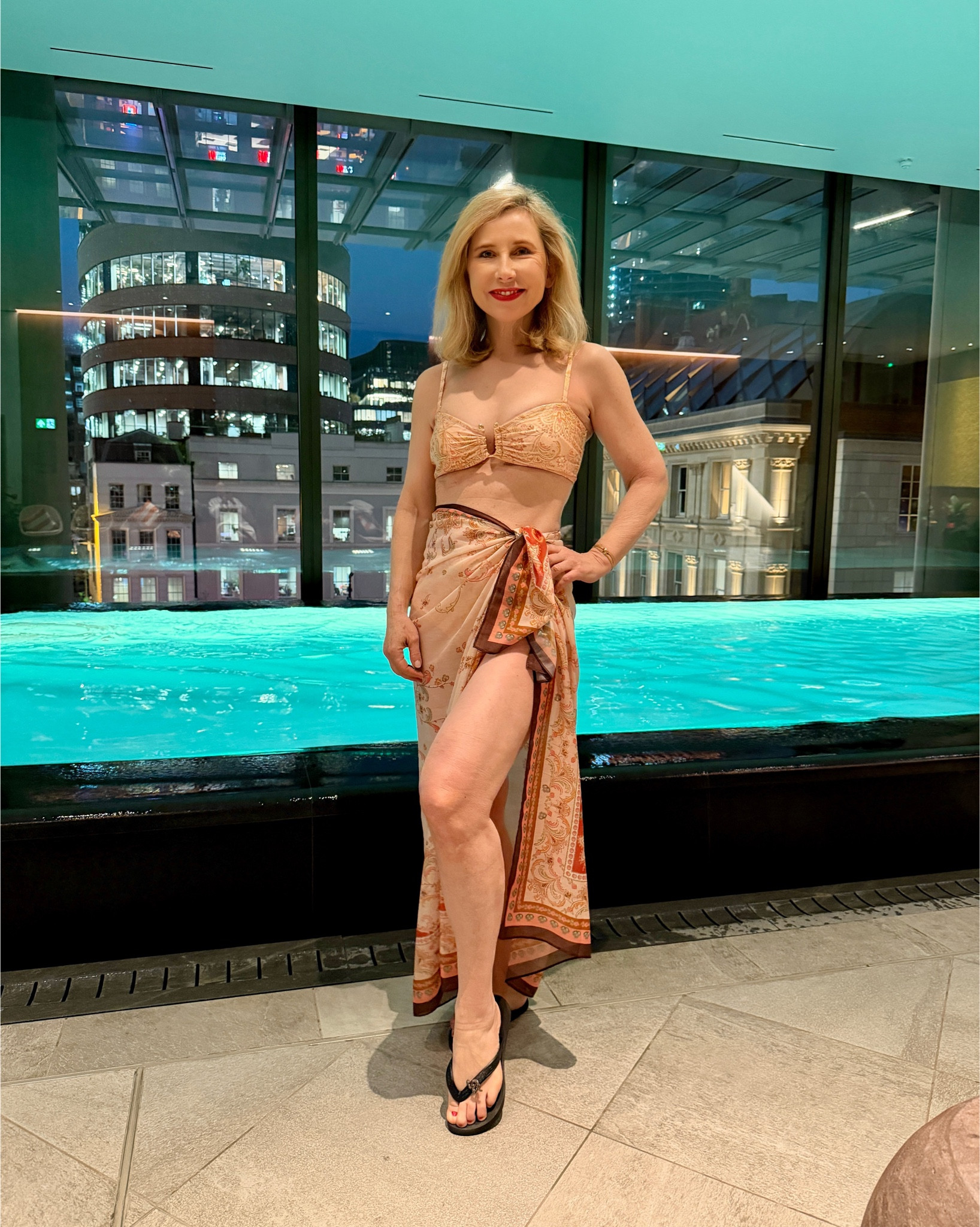 Tolle Swimwear in Zimmermann Style - das zarte Muster passt zu Blondinen aber auch zu dunklem Haar - dazu passend ein toller Pareo 🏝️

#LTKeurope #LTKswimwear #LTKdeutschland