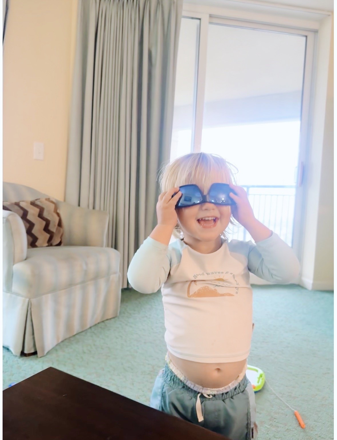 It’s the upside-down sunglasses 😎🕶️ and baby belly for me hehehehe 👶🏼🤭🥰