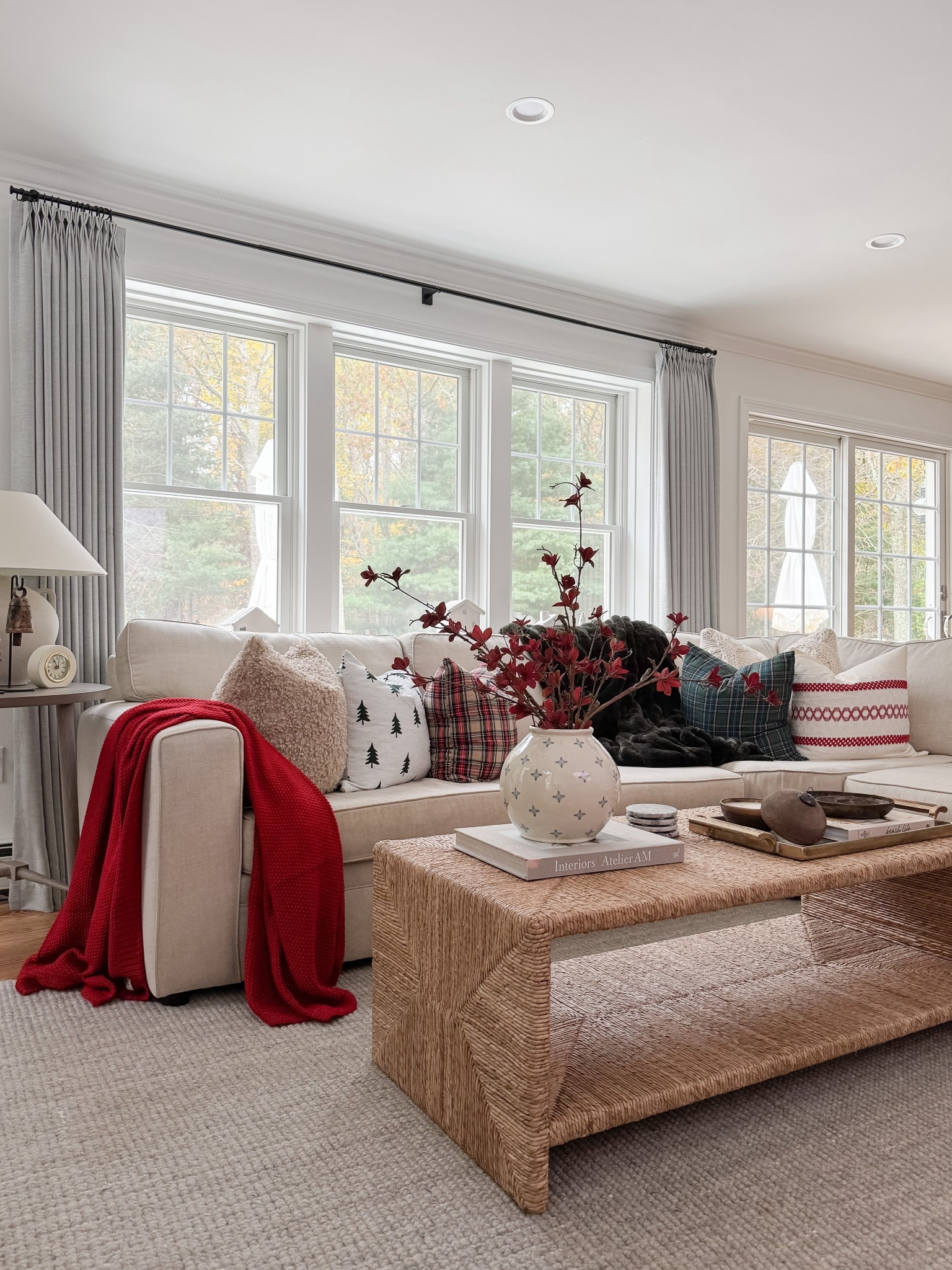 Holiday living room

Amazon home  Ralph Lauren Christmas decor  Coastal living room  throw blanket, throw pillows, potter barn sofa,  vase, jute rug, sherri calnan home 

#LTKHoliday #LTKHome #LTKFindsUnder50