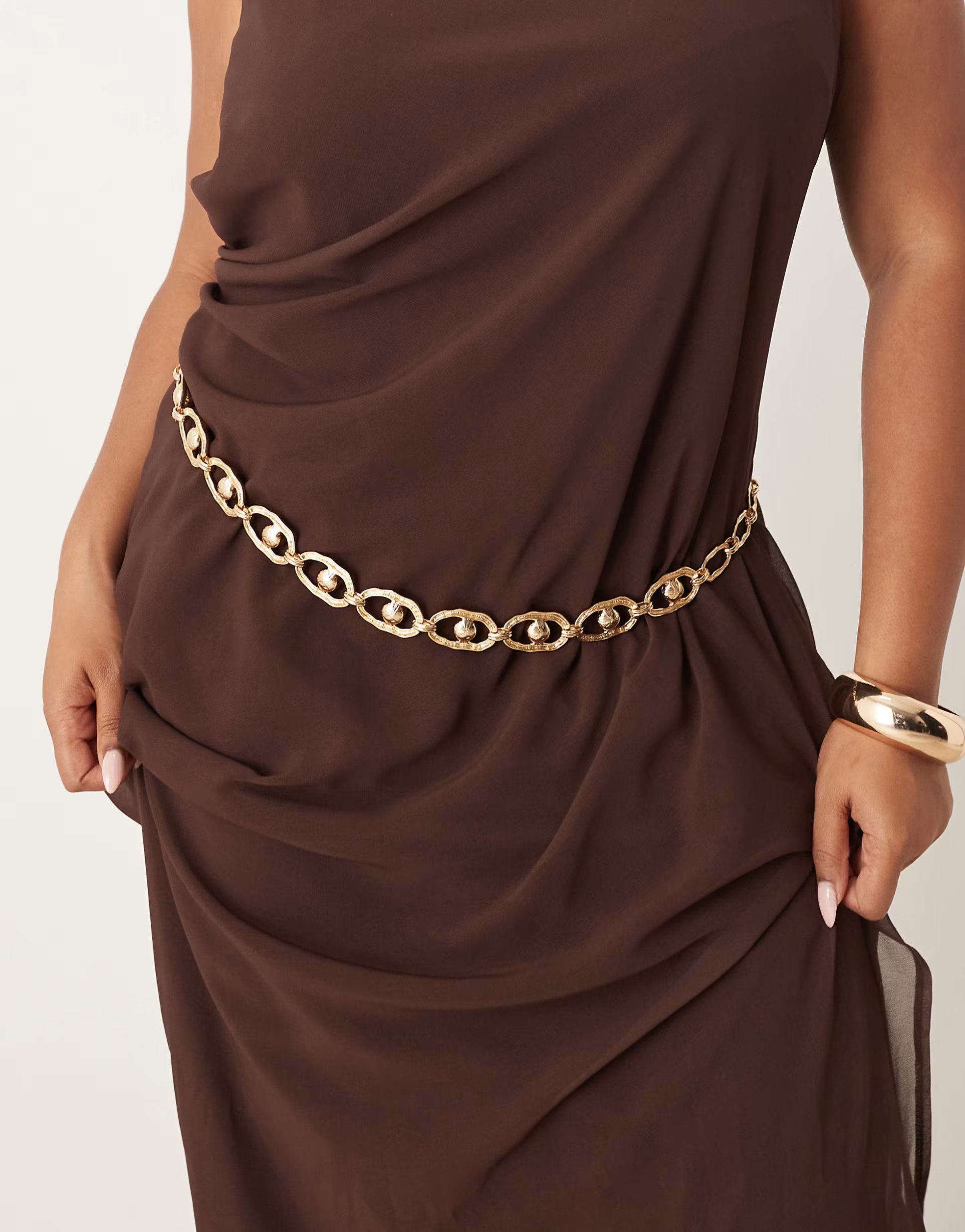 ASOS DESIGN Curve waist and hip ball chain belt in gold | ASOS | ASOS (Global)