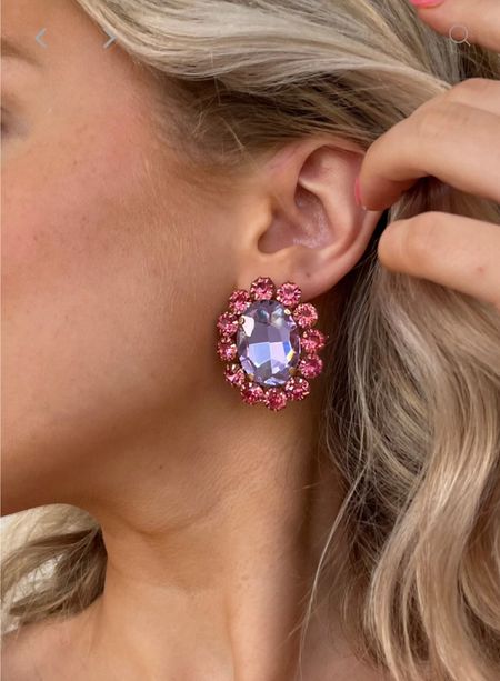 How stunning are these earrings!! 



#holiday #earrings #newyearsoutfit 

#LTKHoliday #LTKsalealert #LTKSeasonal