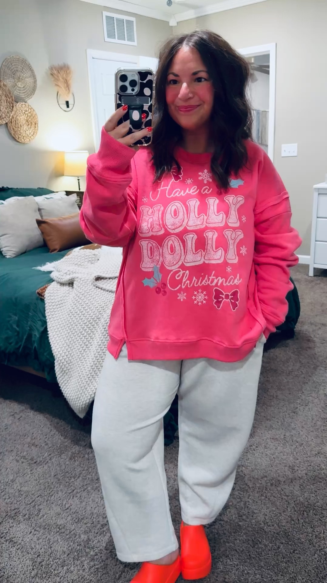 clogs: fit oversized // wearing a size 4
barrel sweats: fit true to size // wearing a large petite
crewneck: fits true to size // wearing an XL 

 

#LTKHoliday #LTKSeasonal #LTKFindsUnder50