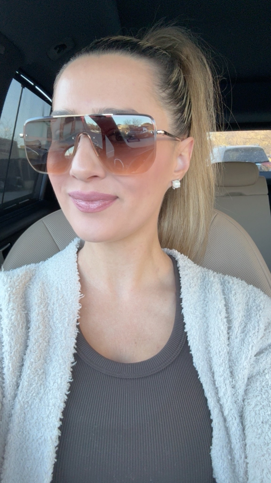 Wearing these sunglasses that make me feel like Beyoncé in the 2010s on repeat 😆
One of my fav Christmas gifts were these David Yurman pearl earrings dupes! They look SO GOOD under $20. Not heavy at all  
Also this alo espresso brown workout set☕️💪🏼 the color is so good!! Wearing size small in all pieces 🤎🤎🤎

#LTKfitnessgoals #LTKootd #LTKmorningroutine