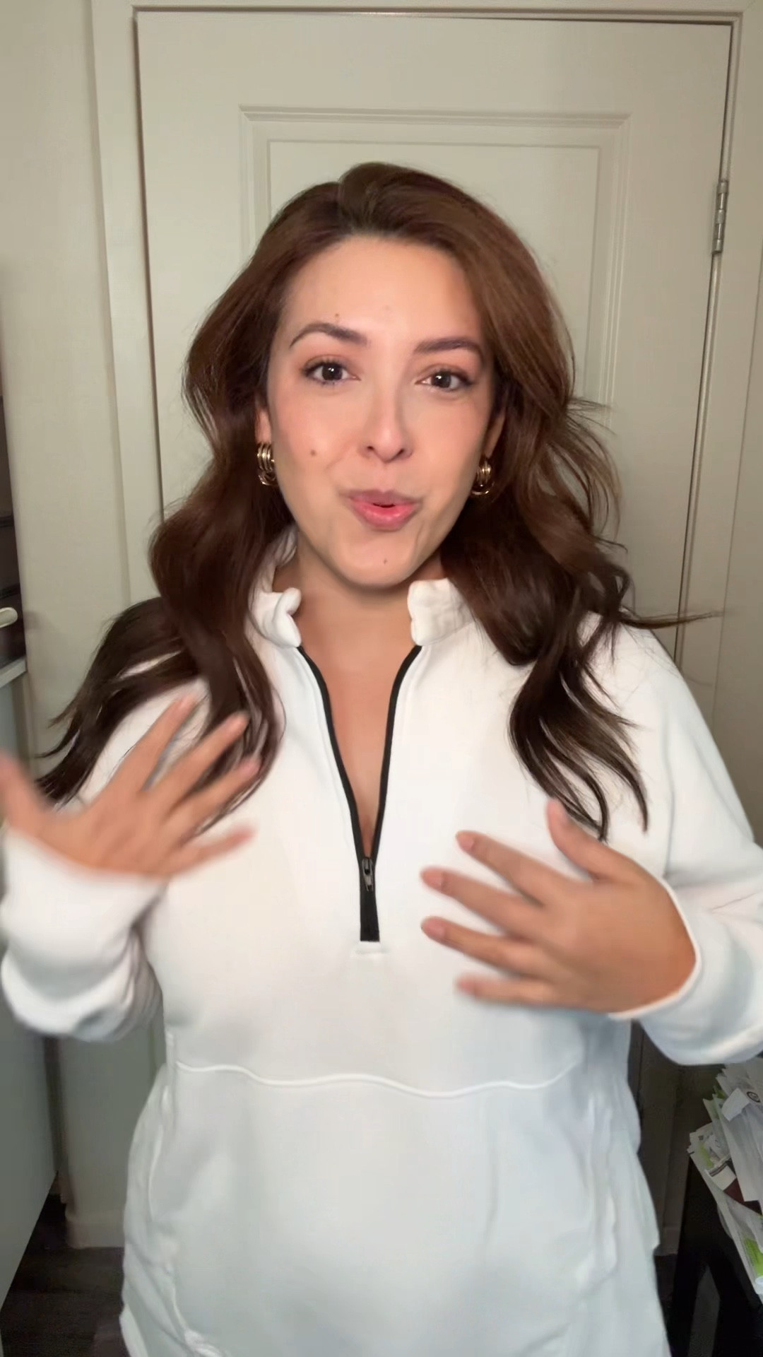 Chic & Cozy comfy outfit 🫶🏼✨ 
Super chill but looking super cute and pretty! This material is so nice and warm and it’s the perfect way to look casual but really put together.
#sweatshirt #sweater #chic #comfy #cozy #casual #outfit #whitetop #momoutfit #fashion 

#LTKmomlife #LTKTravel #LTKootd