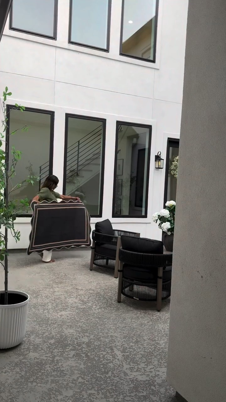 I’m loving this scalloped rug… this one is a 3x5 … perfect for all door sizes. It comes in multiple colors and sizes! ☺️

👉🏽 Linked the exact product! Buy now! 