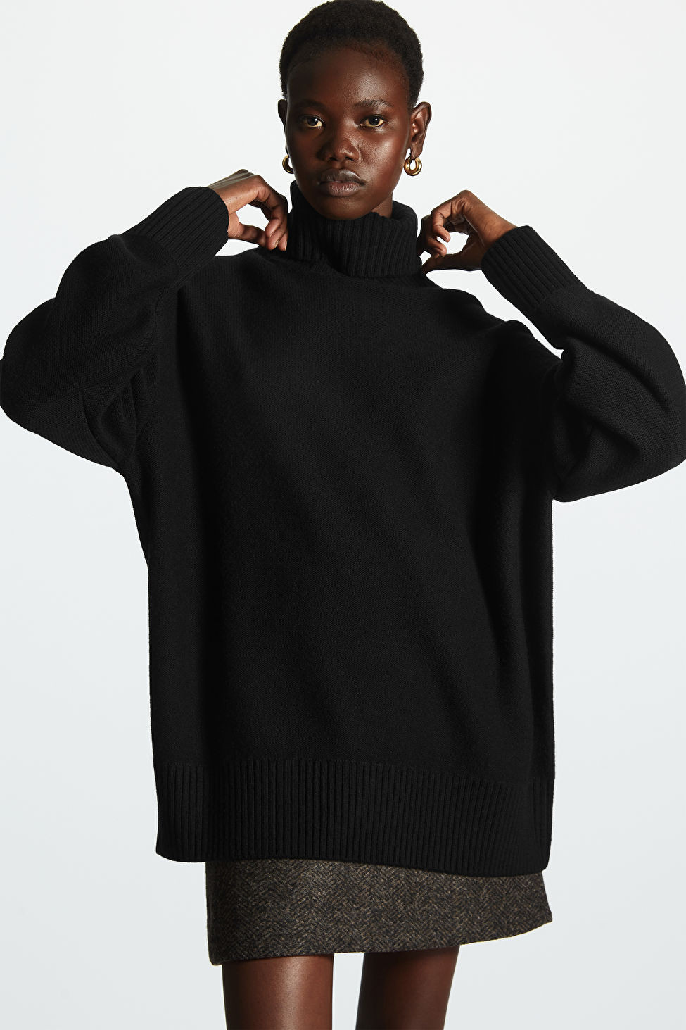 OVERSIZED ROLL-NECK WOOL JUMPER - BLACK - COS | COS UK