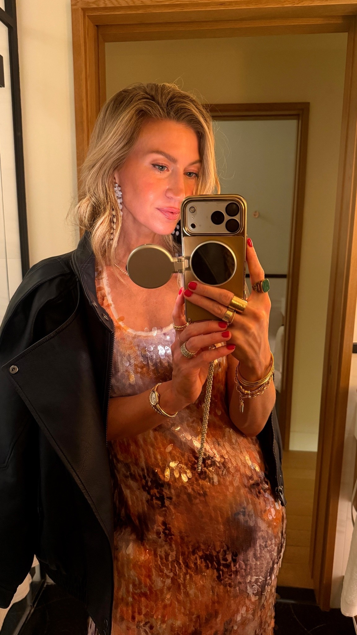 This is the best tiny magnetic phone light! It gave us the BEST lighting for pictures!

#LTKgrwm #LTKootd #LTKNYFW
