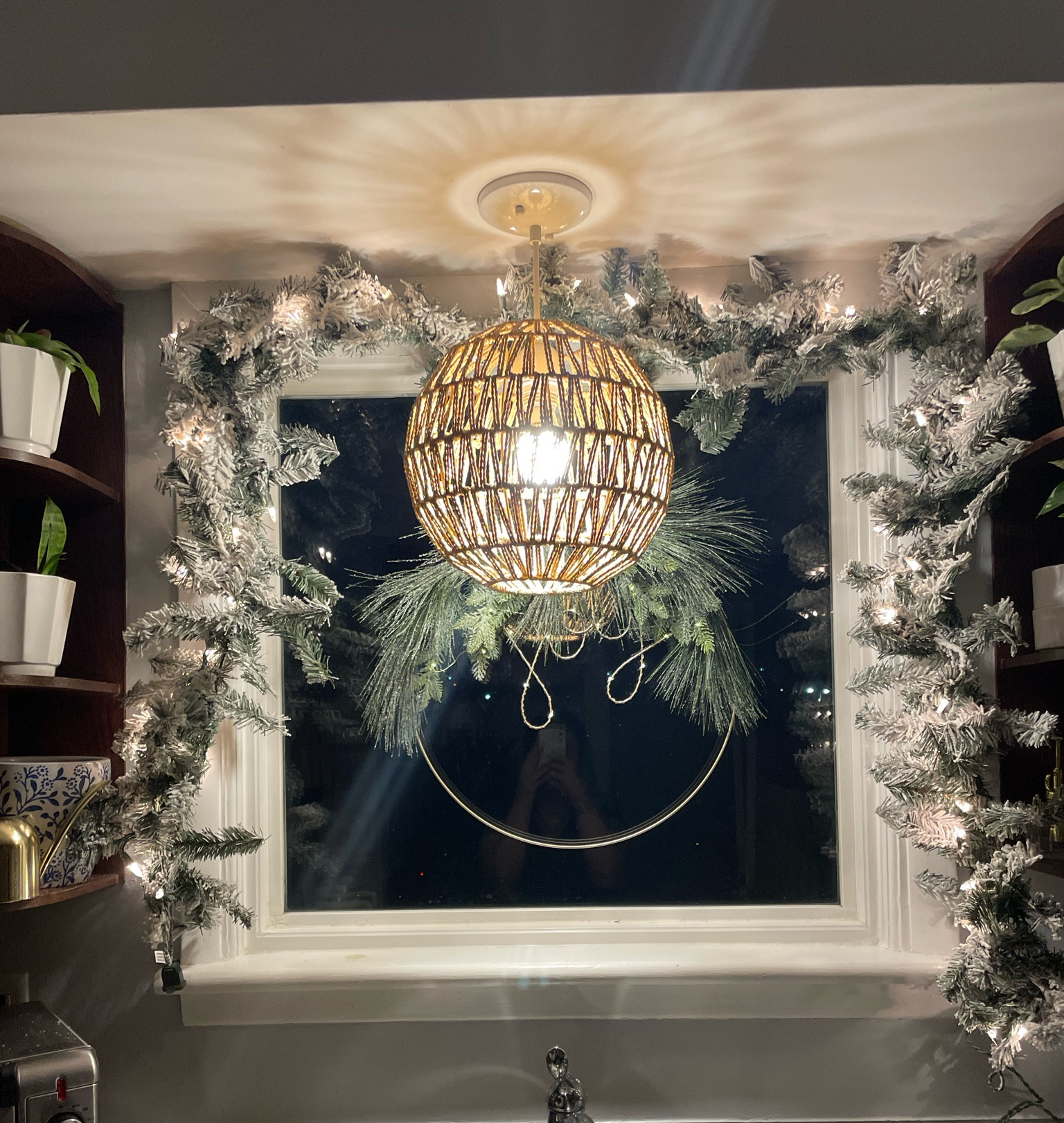 Inexpensive gorgeous garland! Under $25 and prelit so cute!


#LTKhome #LTKHoliday #LTKSeasonal