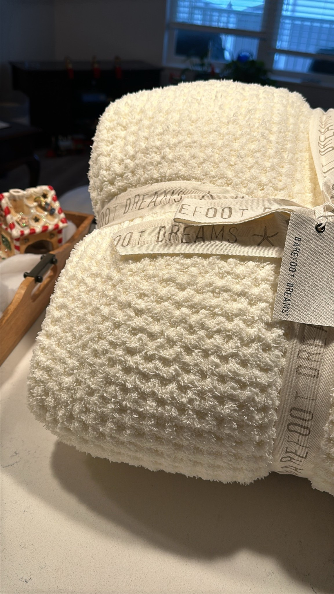 New bed blanket!! Beyond obsessed with this barefoot dreams one. I love anything waffle. I linked the throw blanket as well!


#LTKCyberWeek #LTKHoliday #LTKHome