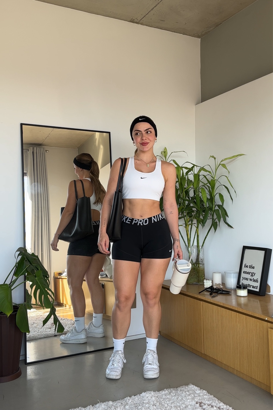 Nike girl haha eu amo as roupas de treino e os tênis da marca 

Esse look todo monotemático vocês encontram através dos produtos abaixo ✨💖

Enjoy and LET’S DO IT