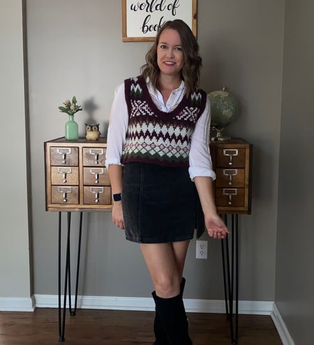 Gilmore Girls style inspiration- Lorelai Gilmore was my fashion muse when putting together this outfit. 

Pair a sweater vest with a button down top and corduroy skirt for a stylish work outfit  