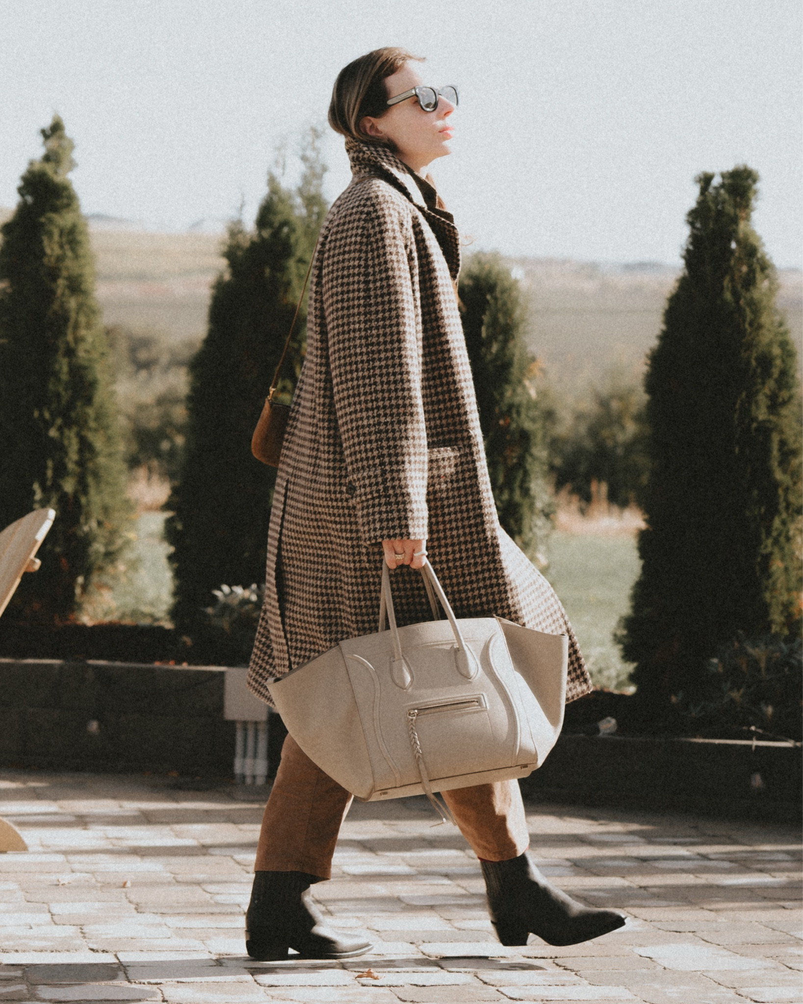 Long wool coats for the end of winter/ beginning of Spring: 
- Balmacaan
- robe coat
- sharp shoulder, tailored style 
- double sided coat
- brushed duster 
- cocoon style

#LTKWorkwear