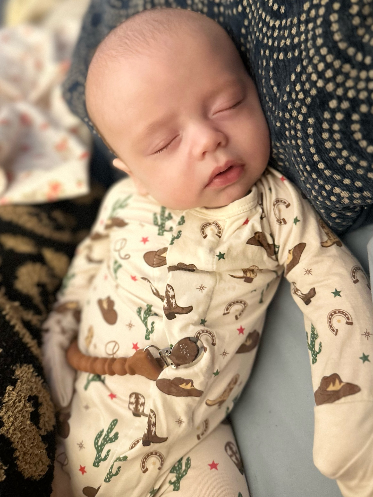 My son in his magnetic me onesie and it’s ritzy paci holder


#LTKBaby #LTKxNSale #LTKFindsUnder50