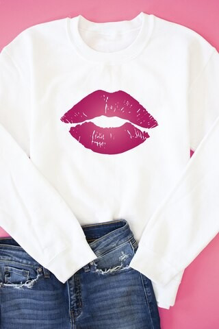 Kiss Me Lips White Graphic Sweatshirt | The Pink Lily Boutique