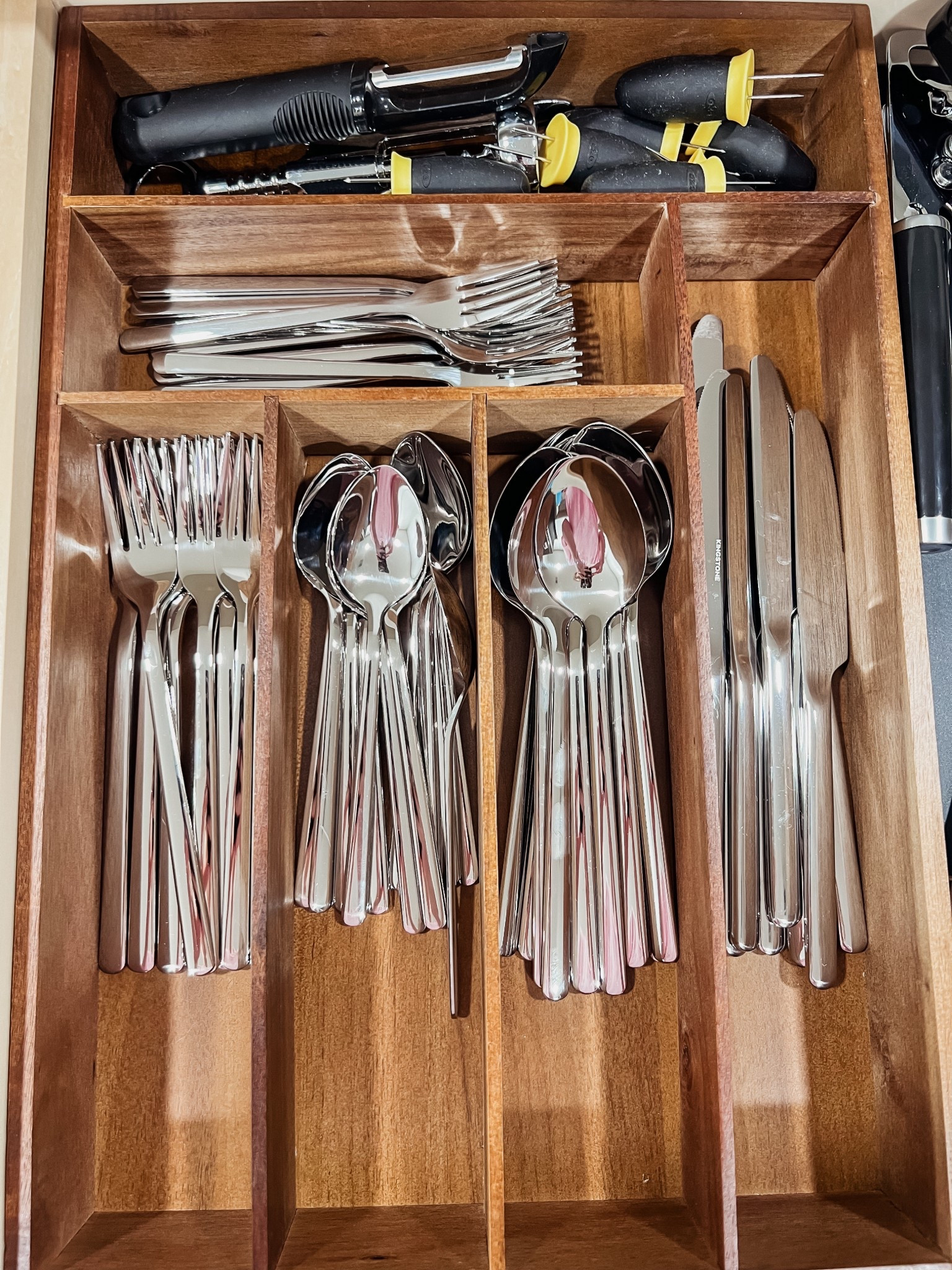 Silverware set comes mine is for 12 place settings but other sizes available and organizer 

#LTKFindsUnder100 #LTKHome #LTKGiftGuide