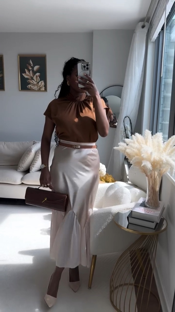 OOTD🤎

#explorepage✨ #outfitofthedayideas #outﬁtinspo #elegantstyles #womenstyles #outfitoftoday #ootd #stylediary #styleicon #ugandan #fashionig #fashionigers #trendinginstagramreels❣️❣️ #classyoutfit #classystyle #cleangirlaesthetic #oldmoneystyle #oldmoneyaesthetic