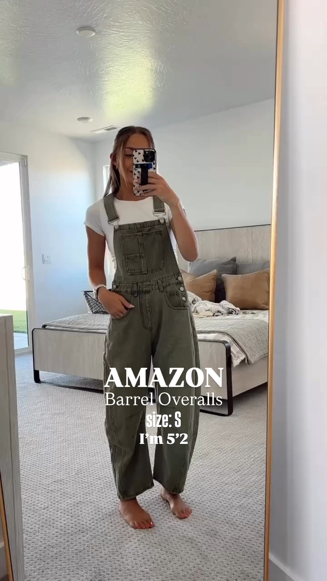 Barrel overalls that absolutely surprised me! 
RUNS TTS/ I’m 5’2
SIZE: Small
