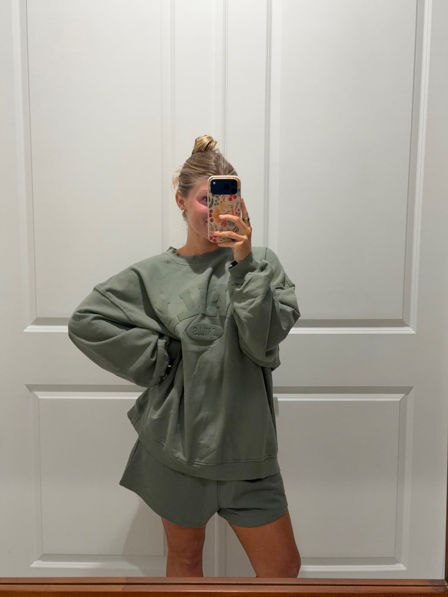 I’m wearing M/L - sized up for pregnancy!