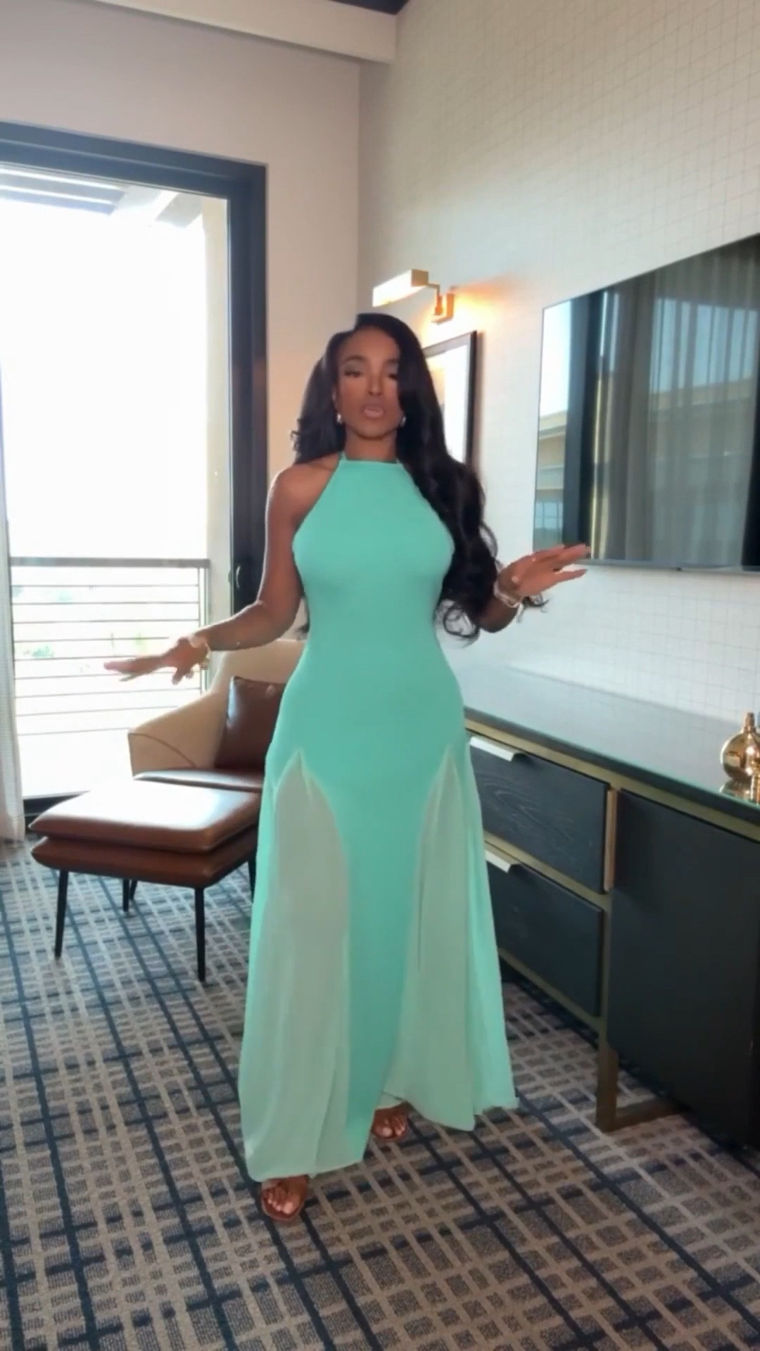 Scroll to shop! 

@Meshki US 