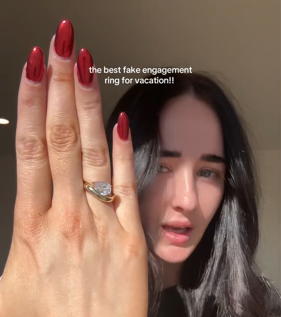 My fake engagement ring for vacation!! 💍 