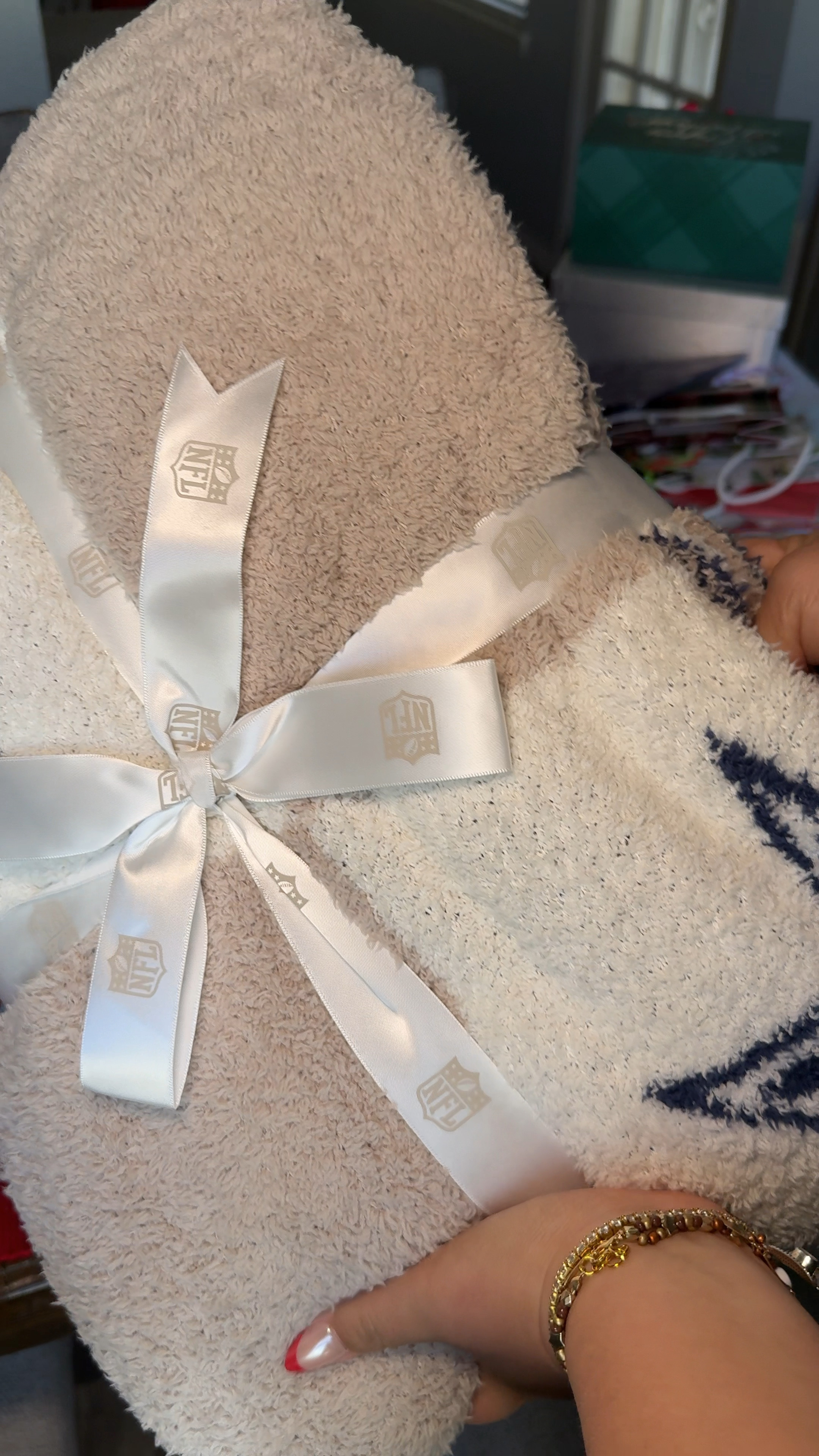 I LOVE this blanket, it’s so SOFT. Literally buttery!! My whole family fights over this blanket 

#LTKHome #LTKGiftGuide