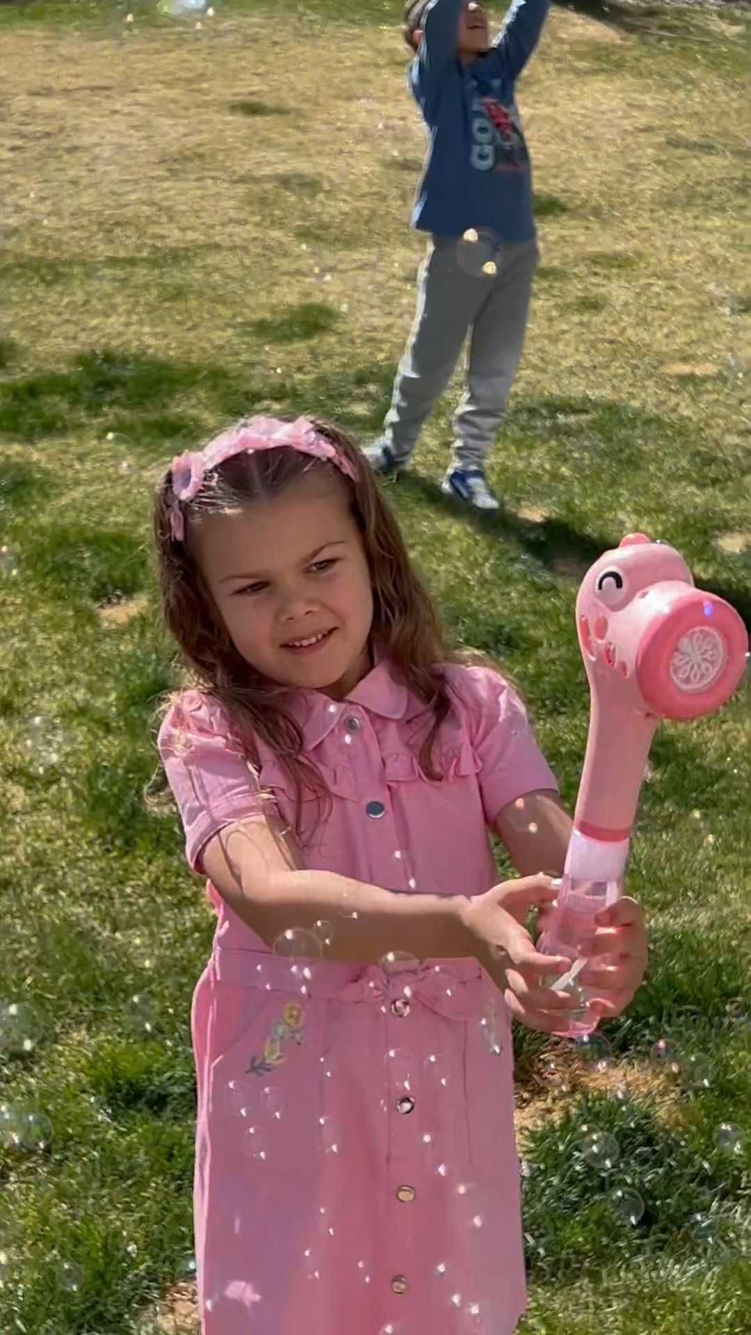 These bubble wands work SO WELL and they produce so many bubbles!

They come in a two pack, they include bubbles, and they’re under $20 (for TWO!)

These are the perfect outdoor toys for Spring and Summer! 

#LTKSaleAlert #LTKSeasonal #LTKKids