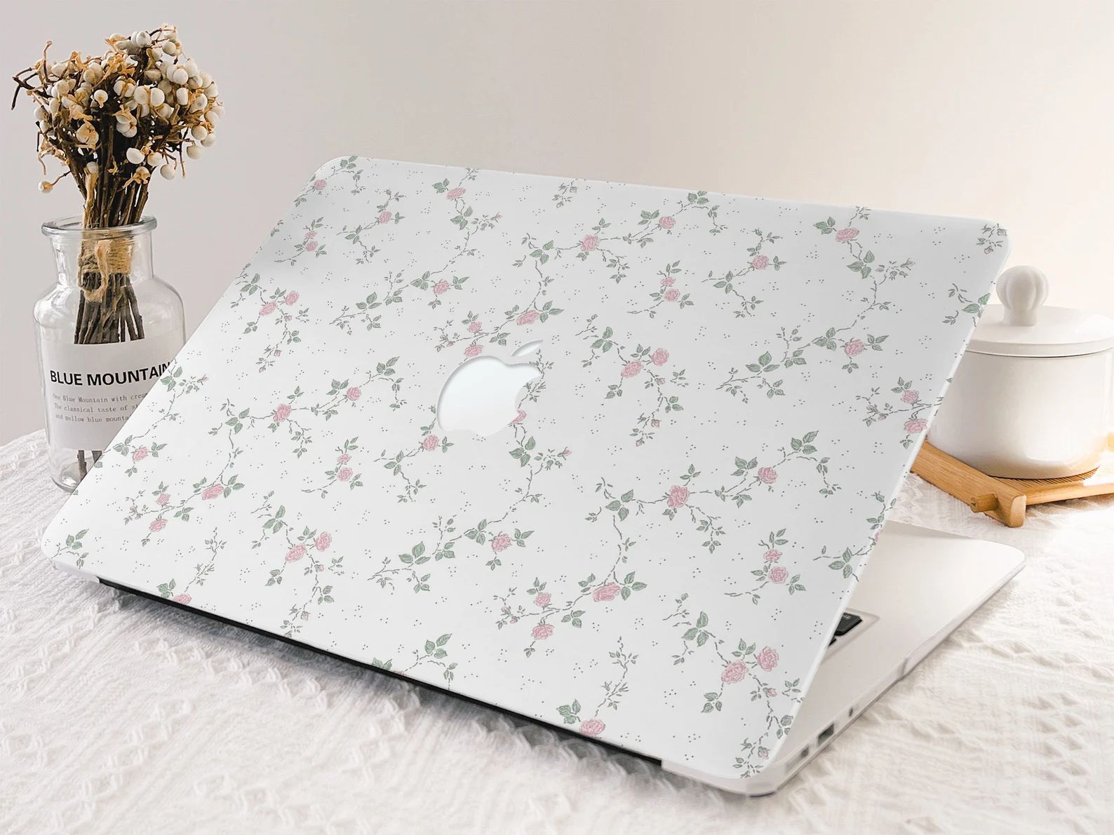 Pretty Flowers on Light Pink Flora MacBook Case for New - Etsy | Etsy (US)