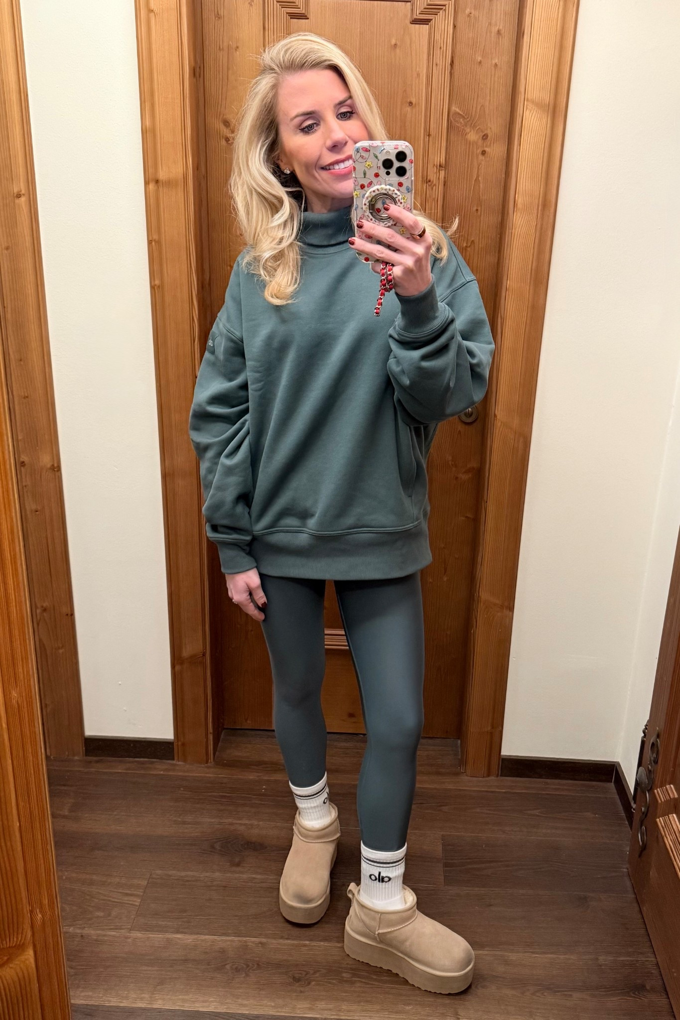 Love this green from #Alo Yoga! 

#LTKmomlife #LTKFindsUnder100 #LTKHoliday