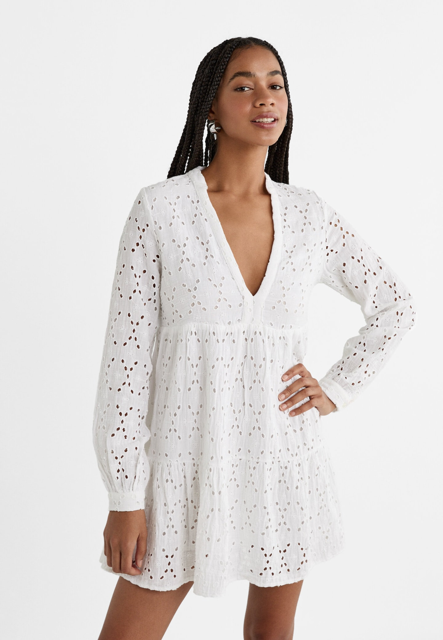 Kurzes fließendes Kleid mit Stickerei - Kurz für Damen | Stradivarius Deutschland | Stradivarius DE