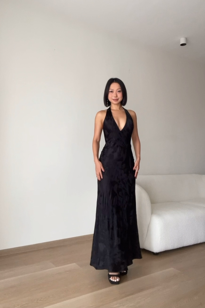 black halter maxi dress🖤 (🔎 azazie janae maxi dress) 


satin wedding guest dress jacquard fabric chic elegant style

#LTKVideo #LTKStyleTip #LTKWedding