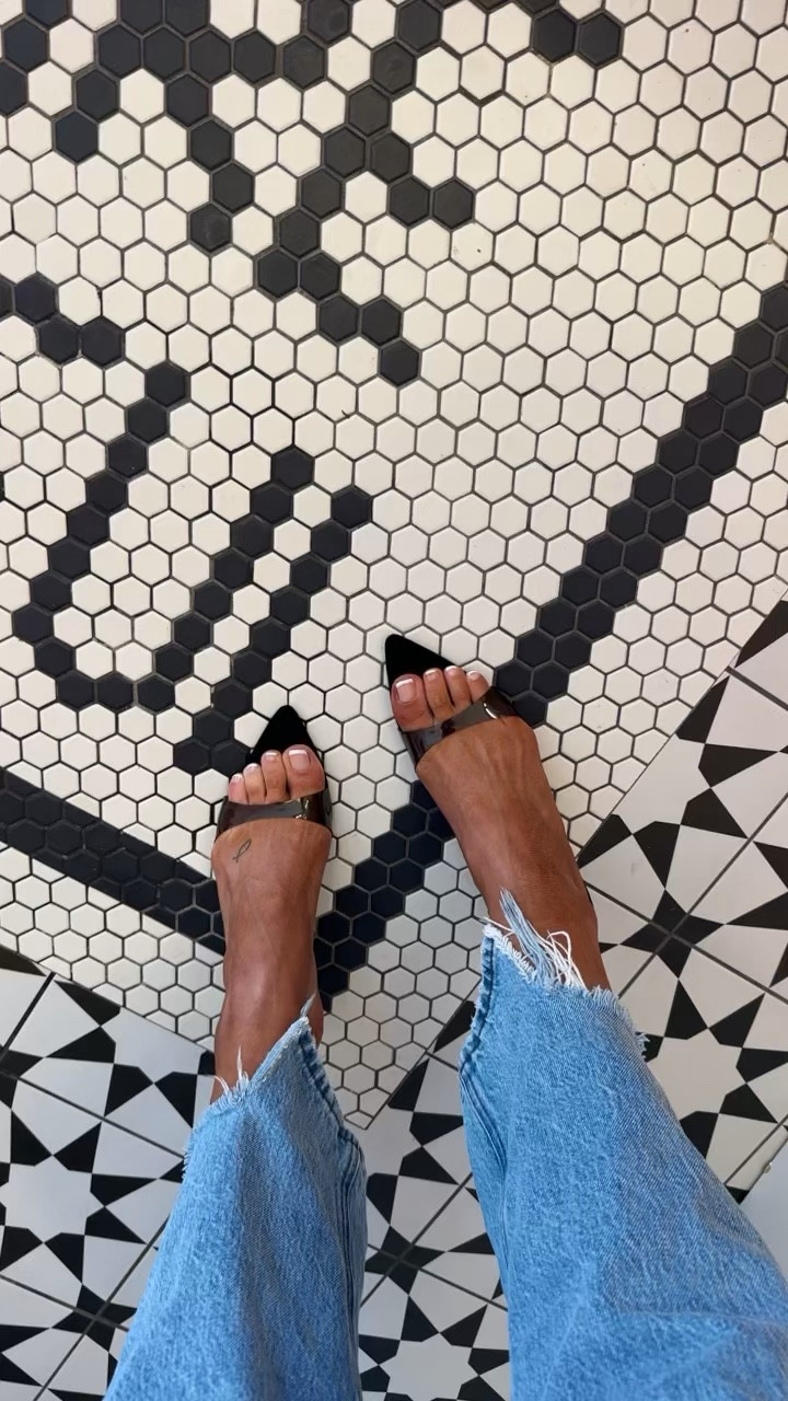 Some of my most worn heels! Make your legs look miles long and are Tue perfect heel height 🖤