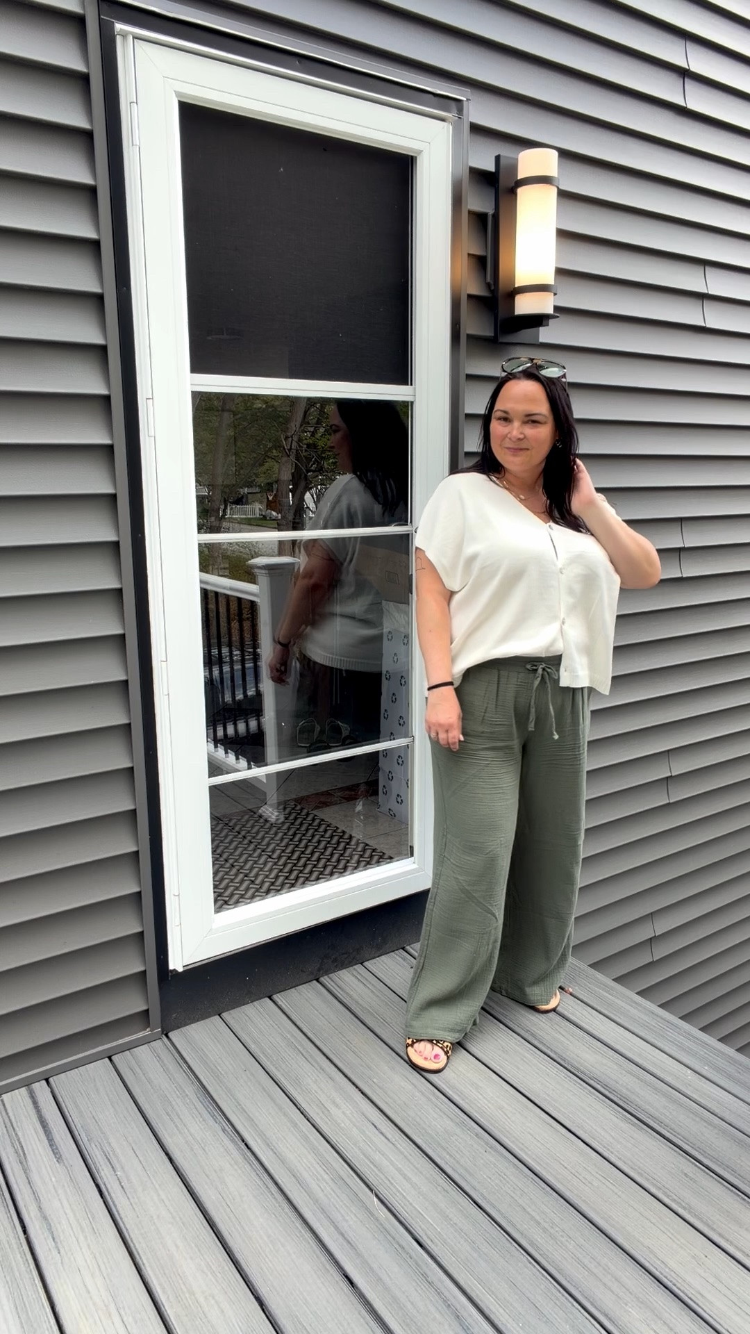 Wore this to work yesterday and it passed the “sit at your desk all day” test 🤍
Everything is true to size. The pants were a Honduras find, so I linked a similar pair with the same easy wide-leg feel. Comfortable, lightweight, and teacher-day approved. #midsizestyle #teacherstyle #teacheroutfit #widelegpants #comfystyle #everydayoutfit #springstyle #midsizefashion #casualworkoutfit #outfitideas

#LTKootd #LTKMidsize #LTKWorkwear
