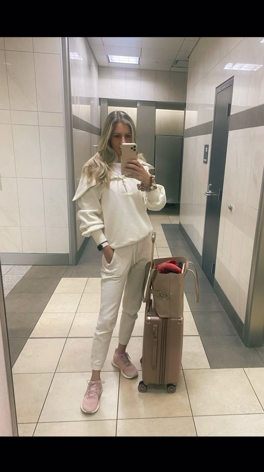 Ugly airport bathroom selfie but don’t miss out on this wardrobe staple of mine sweatshirt being on major sale today! 🤍 🚨 

*it’s oversized and I’m wearing size XS

#varley #amazon #deals #activewear #athleisure #casualelevated #traveloutfit #neutrals #aesthetic #sweatshirt #vine #luggage #airportoutfit #joggers

#LTKFindsUnder100 #LTKTravel #LTKSaleAlert